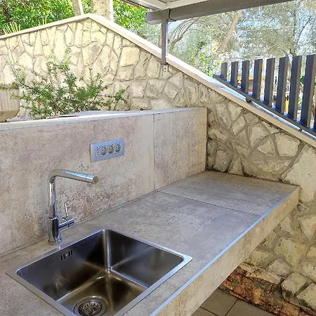 Apartman Emili Malinska Exterior foto