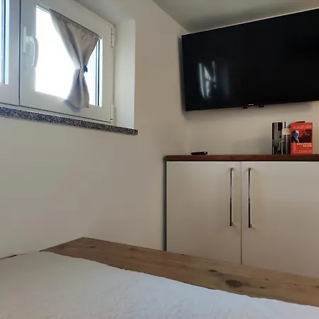 Apartman Emili Malinska Exterior foto